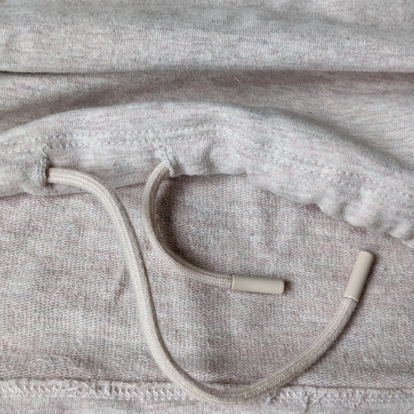 Weekender cinchable cropped hoody - Picture 2 of 8